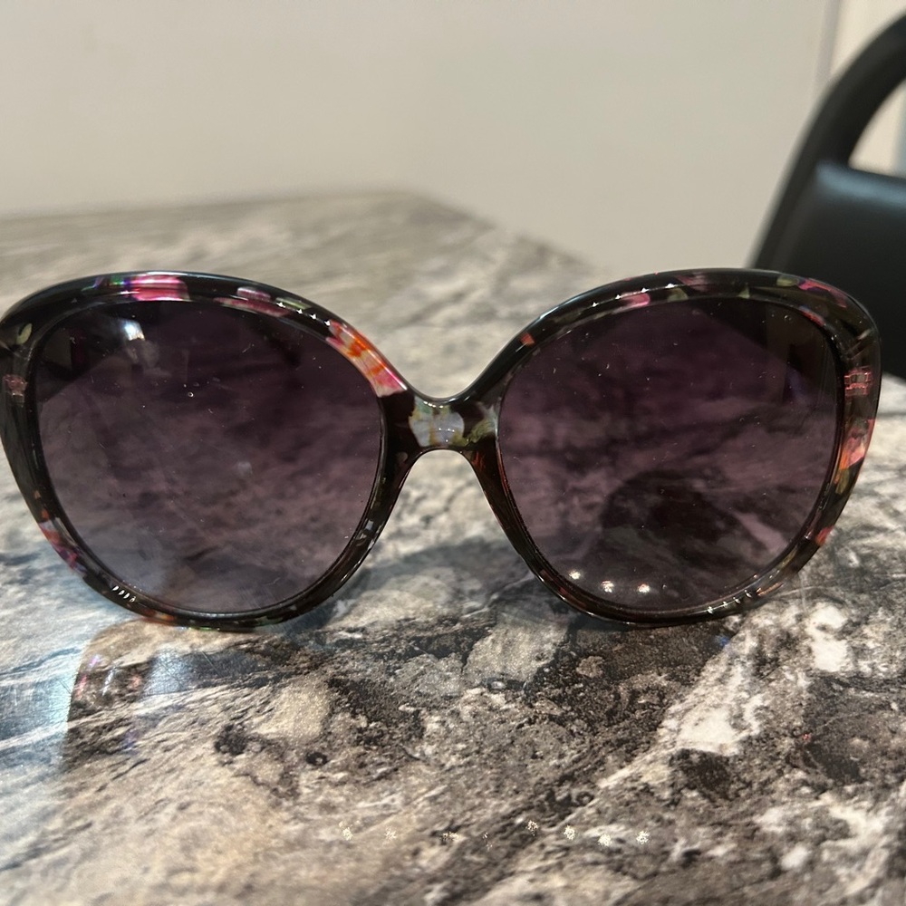 Black and Pink Oversized Cat-Eye Sunglasses